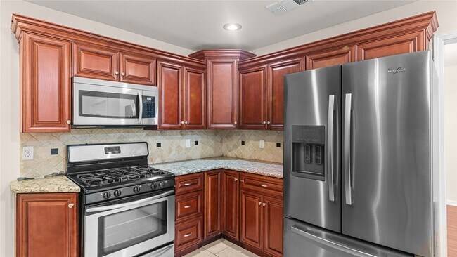 Building Photo - 9643 Val Verde St
