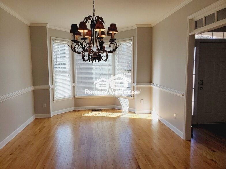 Building Photo - 923 Dual Hall