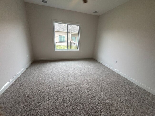 Building Photo - 123/125/127/129 Sheridan