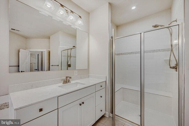 Building Photo - 6425 Greenleigh Ave