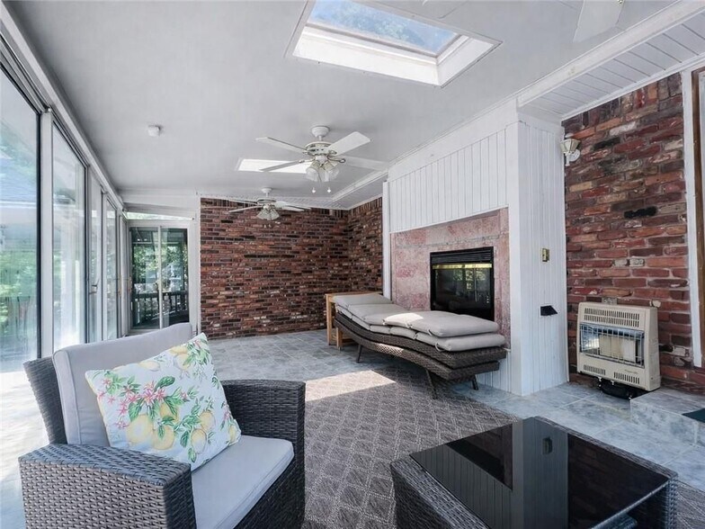 Building Photo - 2124 Zelda Dr NE