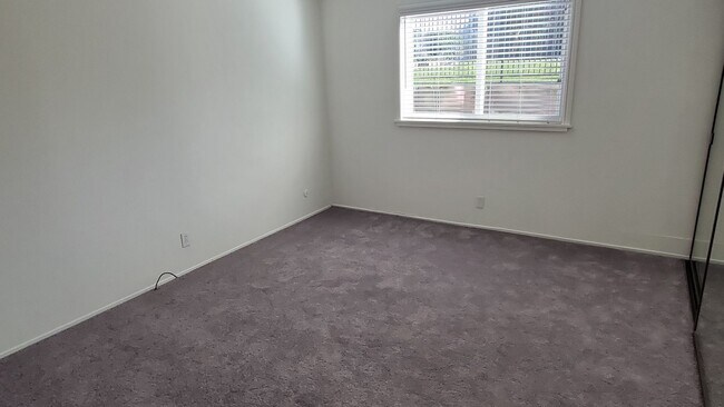 Building Photo - Spacious 2 Bedroom, 1 Bathroom Moraga Condo