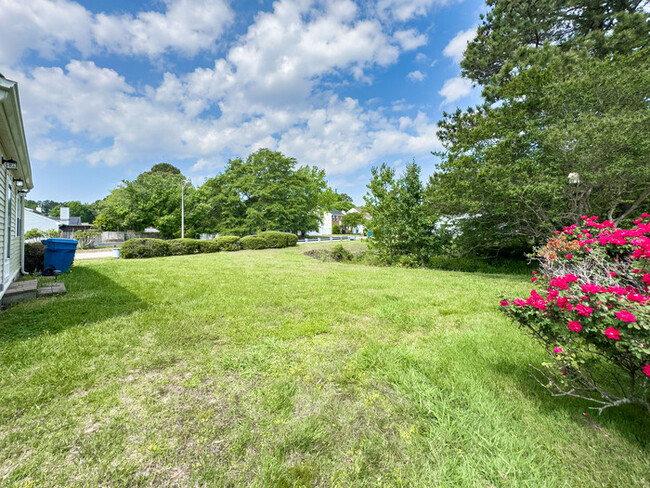 Building Photo - LOVELY STRAWBRIDGE HOME FOR RENT!!!