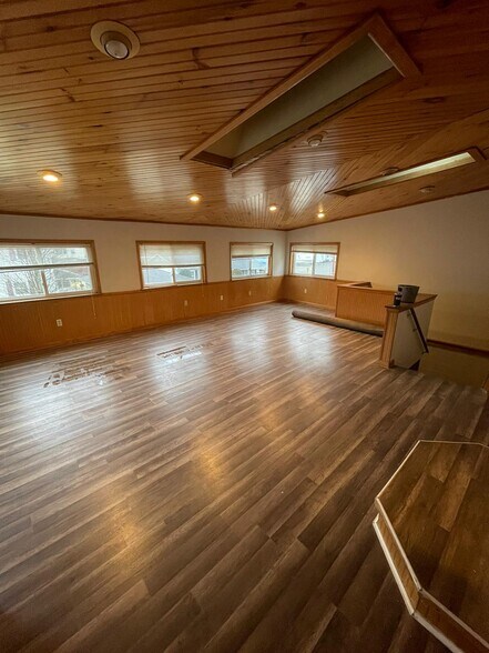 Building Photo - 701 4th Ave
