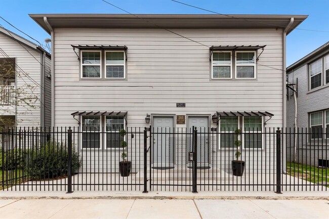 Building Photo - 203 N Milby St