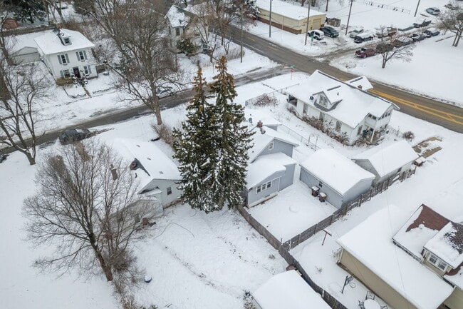 Building Photo - 2319 Hecker Ave