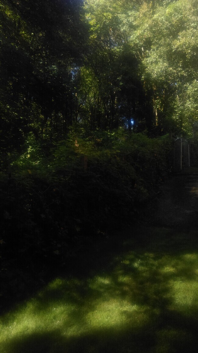 Building Photo - 11942 SE Lexington St