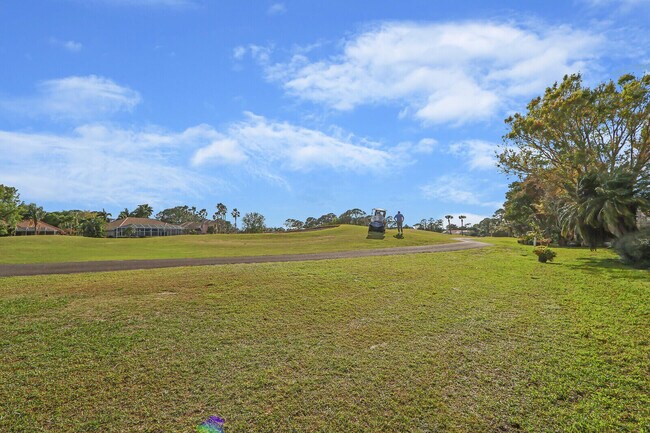 Building Photo - 1252 SW Bent Pine Cove