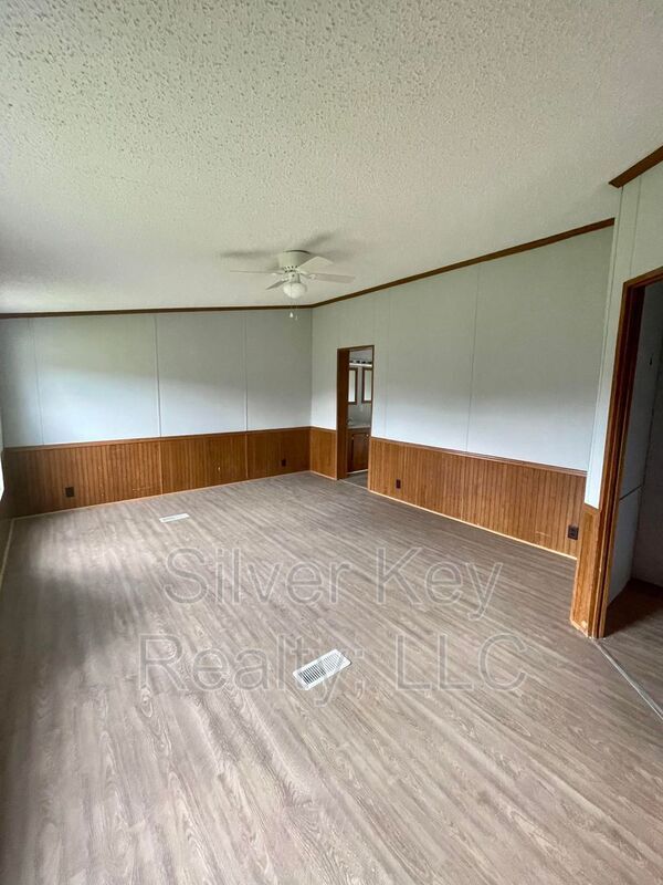 Building Photo - 137 H St