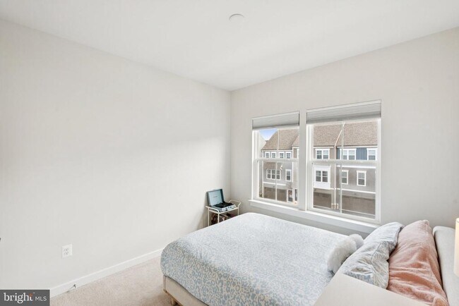 Building Photo - 1750 Blue Spruce St