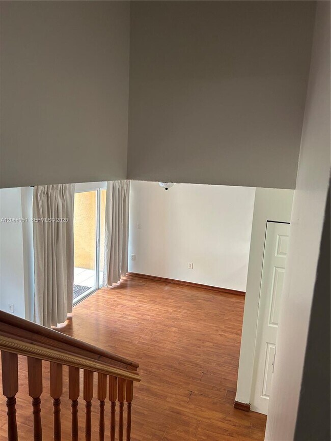 Building Photo - 6245 SW Kendale Lakes Cir