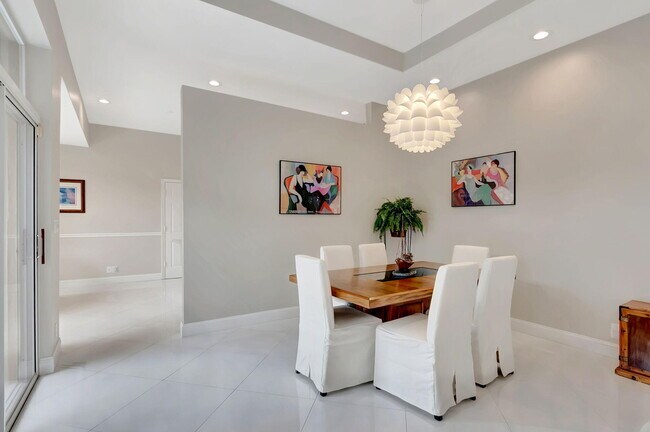 Building Photo - 23164 Via Stel