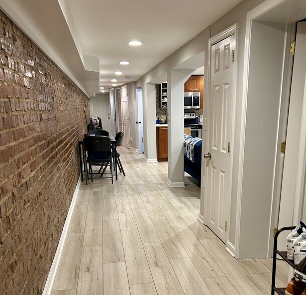 Building Photo - 2010 1st St NW