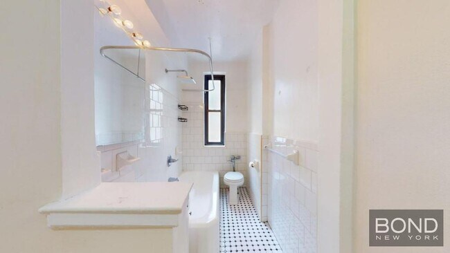Building Photo - 124 E 24th St