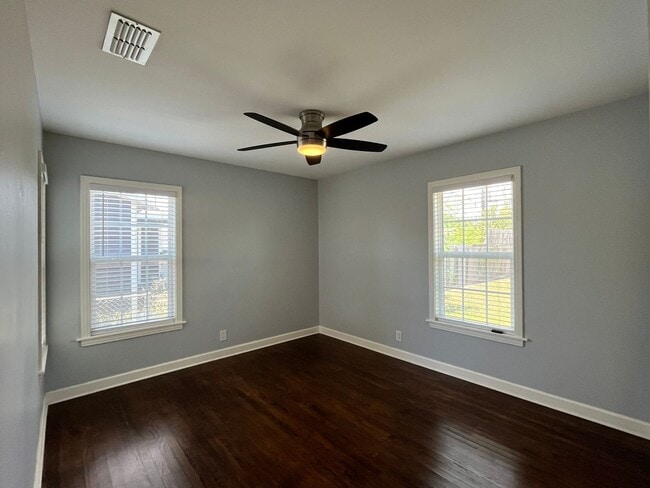 Building Photo - CENTRAL CITY TWO BEDROOM ONE BATH HOUSE!