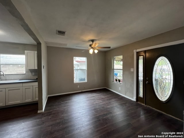 Building Photo - 111 Los Arboles