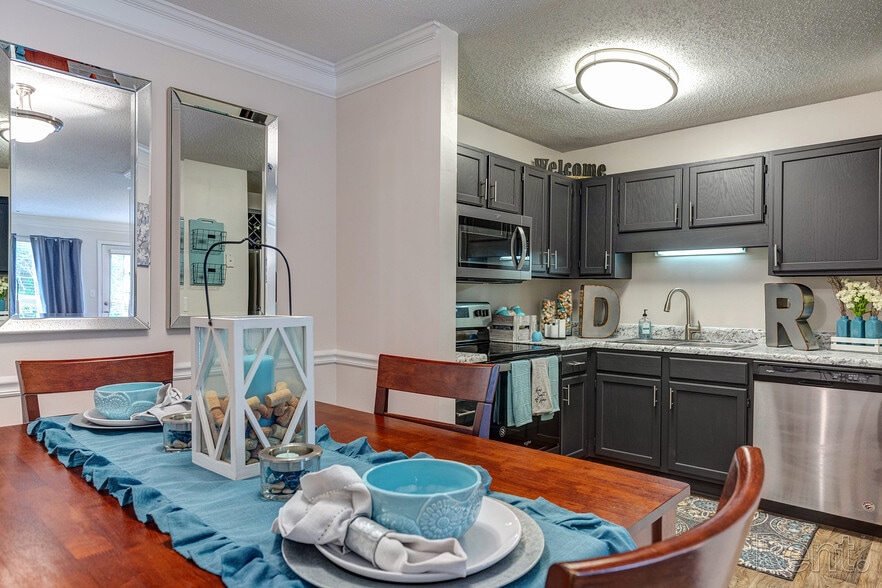 Building Photo - Deep River Pointe