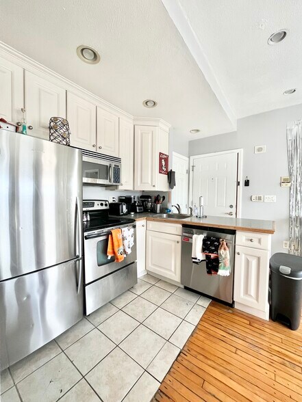 Building Photo - 1 Centre St