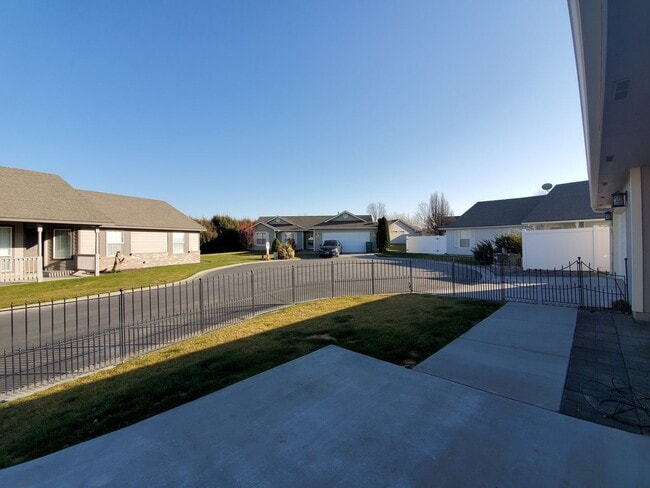 Building Photo - 2421 S Arthur Ct