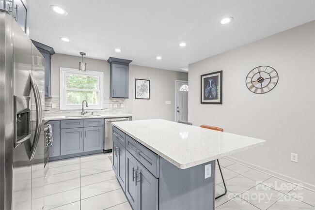 Building Photo - 3932 Slagle Dr