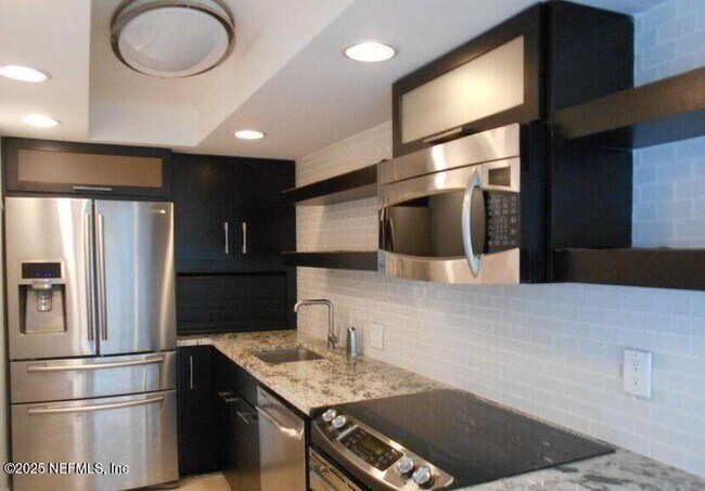 Building Photo - 1601 Ocean Dr S