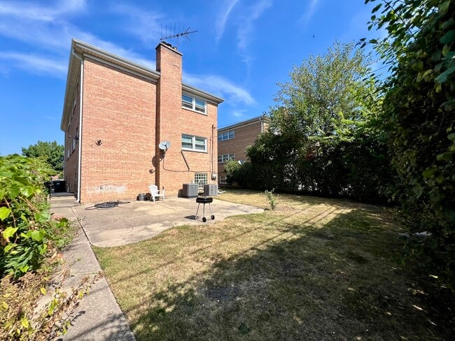 Building Photo - 3335 W Pratt Ave