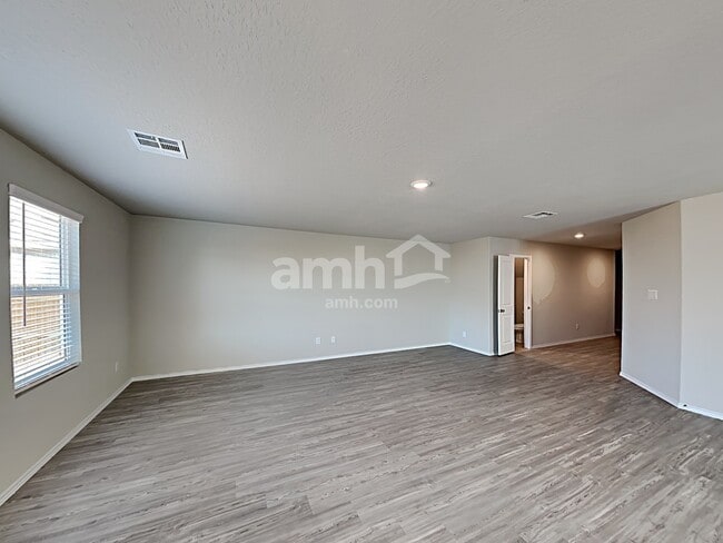 Building Photo - 10410 Varmus Dr