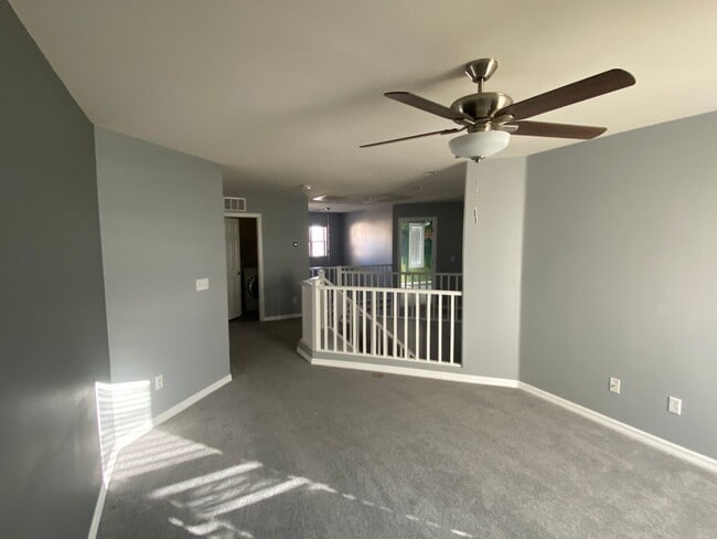 Building Photo - Gorgeous 4Bed/2.5Bath/2Car, 2-Story Residence with Loft in Mountains Edge Area gated Community!