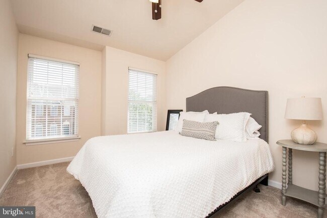 Building Photo - 203 Misty Pond Terrace