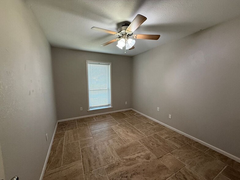 Building Photo - 3203 Bahia Dr