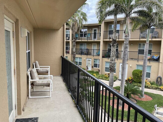 Building Photo - 115 E Coronado Dr