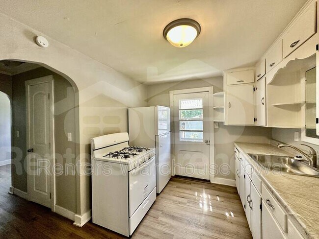 Building Photo - 1210 1/2 West Street