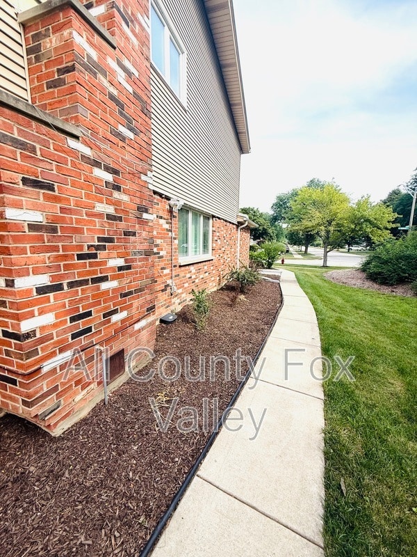 Building Photo - 21 E Appletree Ln
