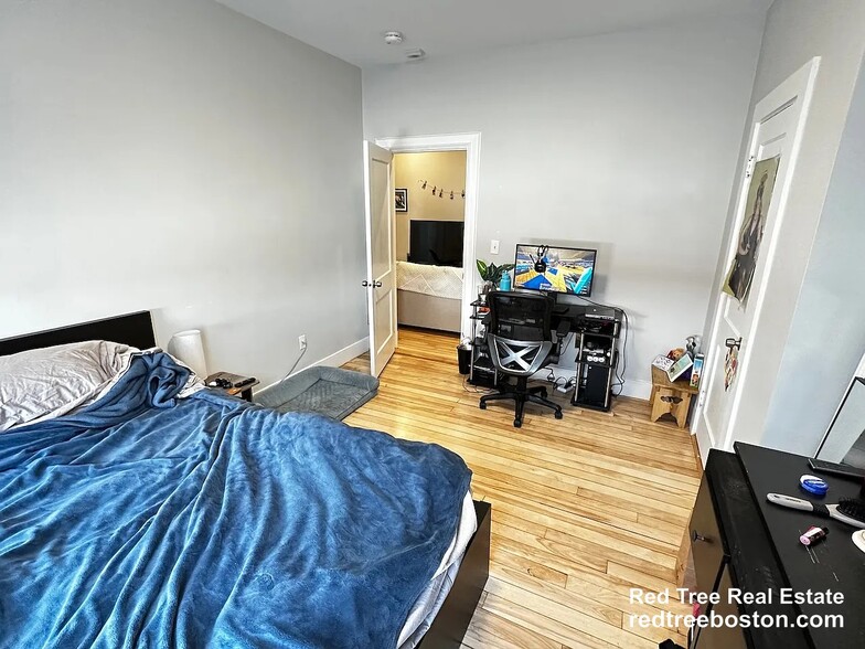 Building Photo - 1284 Commonwealth Ave