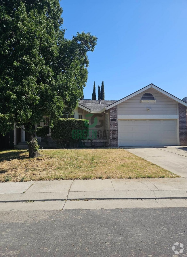 Building Photo - NOW AVAILABLE! Make this spacious 3 bedroo...