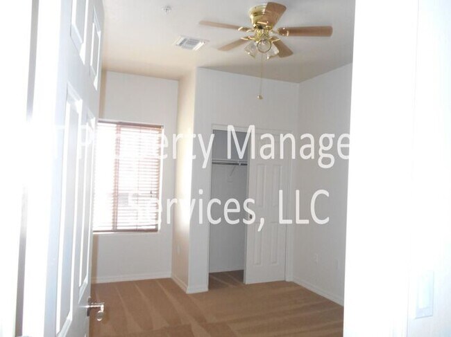 Building Photo - Luxury Condo in Resort Style Community!