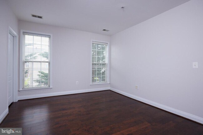 Building Photo - 300 King Farm Blvd