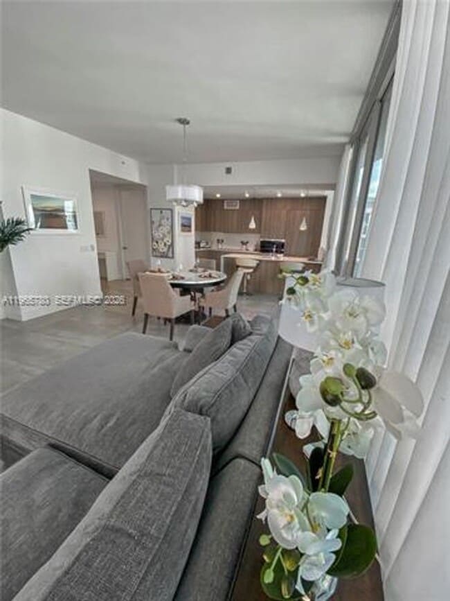 Building Photo - 17550 Collins Ave