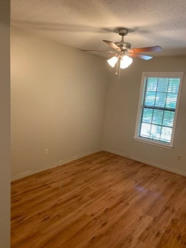 Building Photo - Britton Dr. - 4 Bedroom / 2 Bath House with Large Yard!!