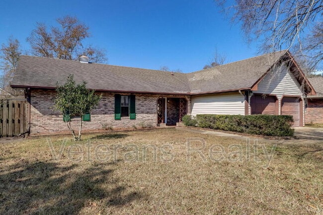 Building Photo - 2135 Baywood Dr