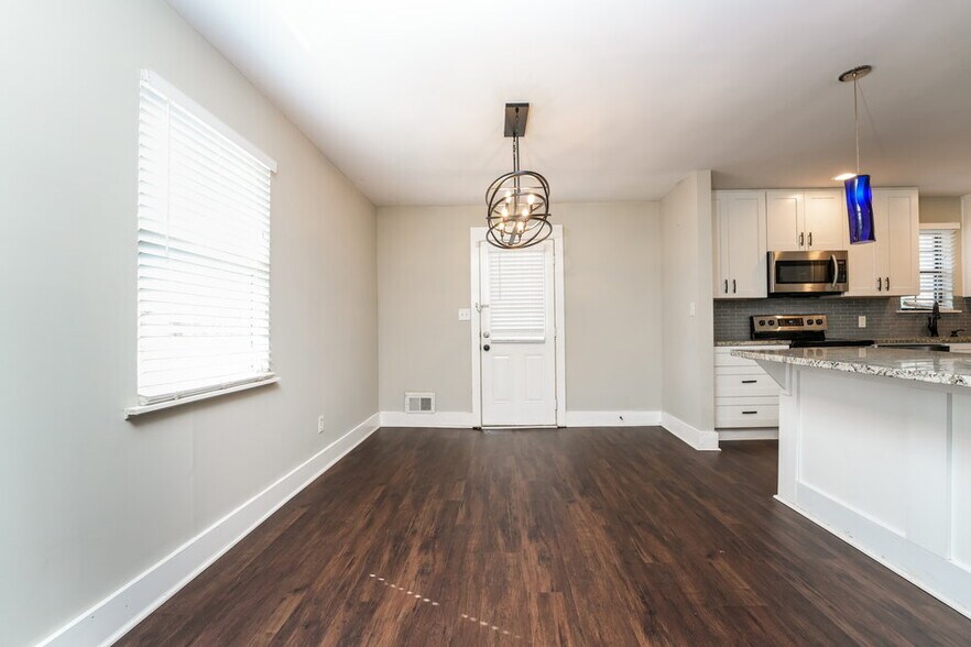 Building Photo - 299 Cindy Dr SE