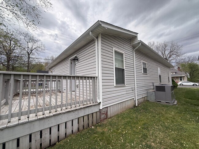 Building Photo - 2016 Guthrie Ave