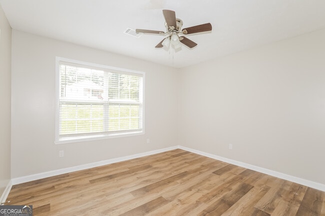 Building Photo - 240 Elm Pl