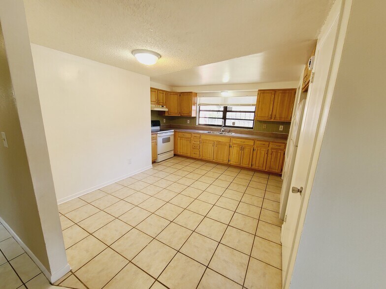 Building Photo - 4747 15th Ave S