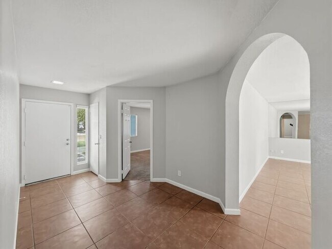 Building Photo - 3 Bedroom Home In Heart of Chandler for Rent