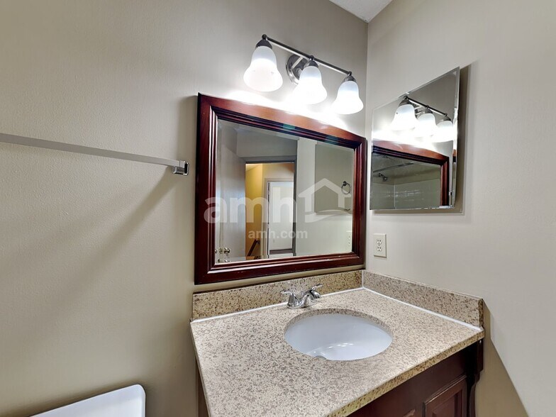 Building Photo - 2097 Earlsway Dr