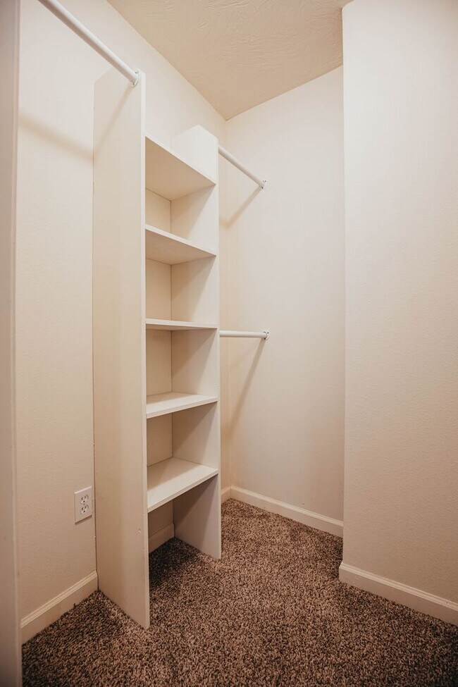 Building Photo - 512 S Main Ave