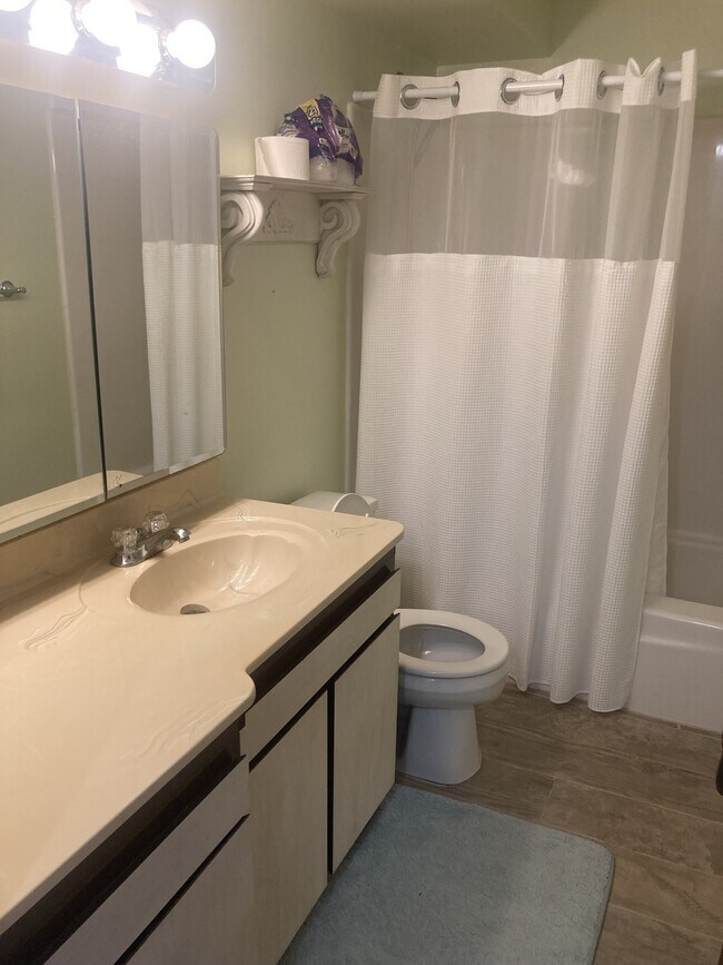 Building Photo - 2331 E Market St