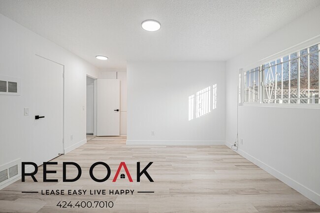 Building Photo - 211 S Ave 57