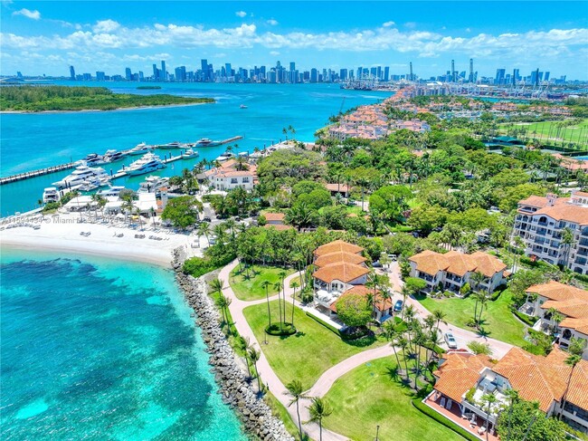 Building Photo - 15112 Fisher Island Dr